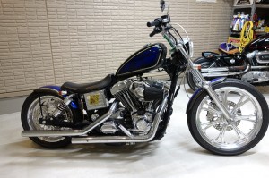 Harley Davidson ｄｙｎａをカスタムペイント 静岡市 葵区 牧ヶ谷 中古車販売 車検 車の修理 Cargo カルゴ